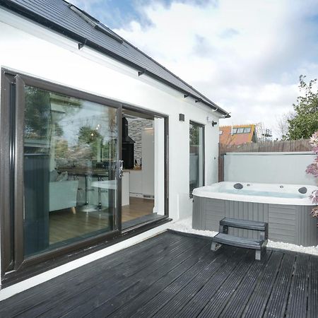 The Broadway Beach House With Hot Tub Herne Bay Extérieur photo