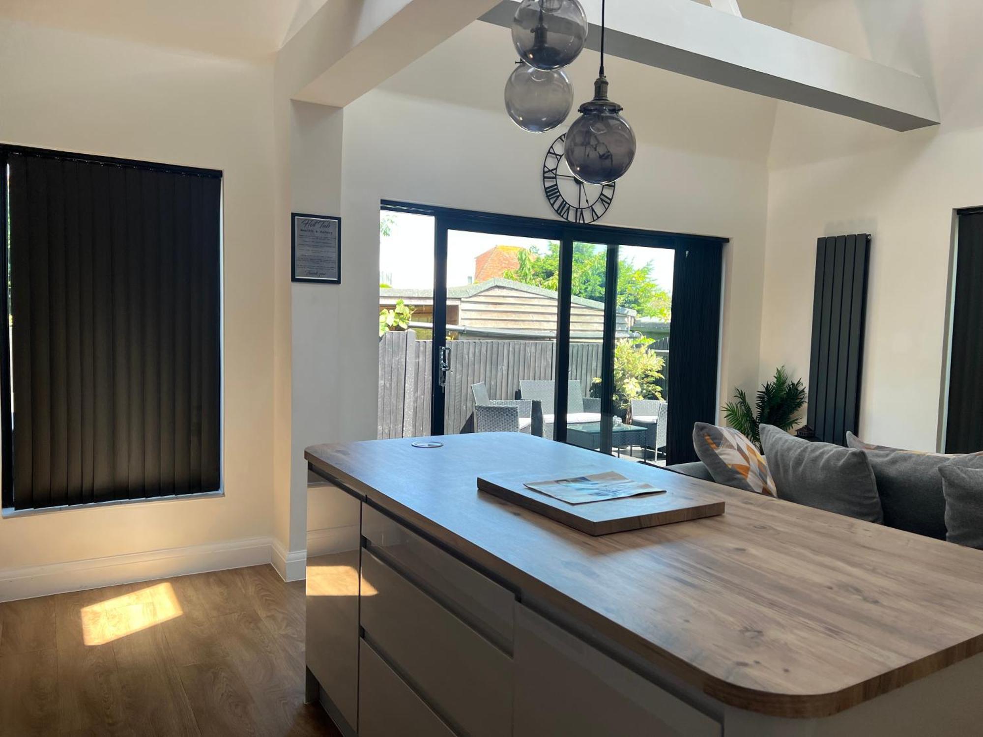 The Broadway Beach House With Hot Tub Herne Bay Extérieur photo