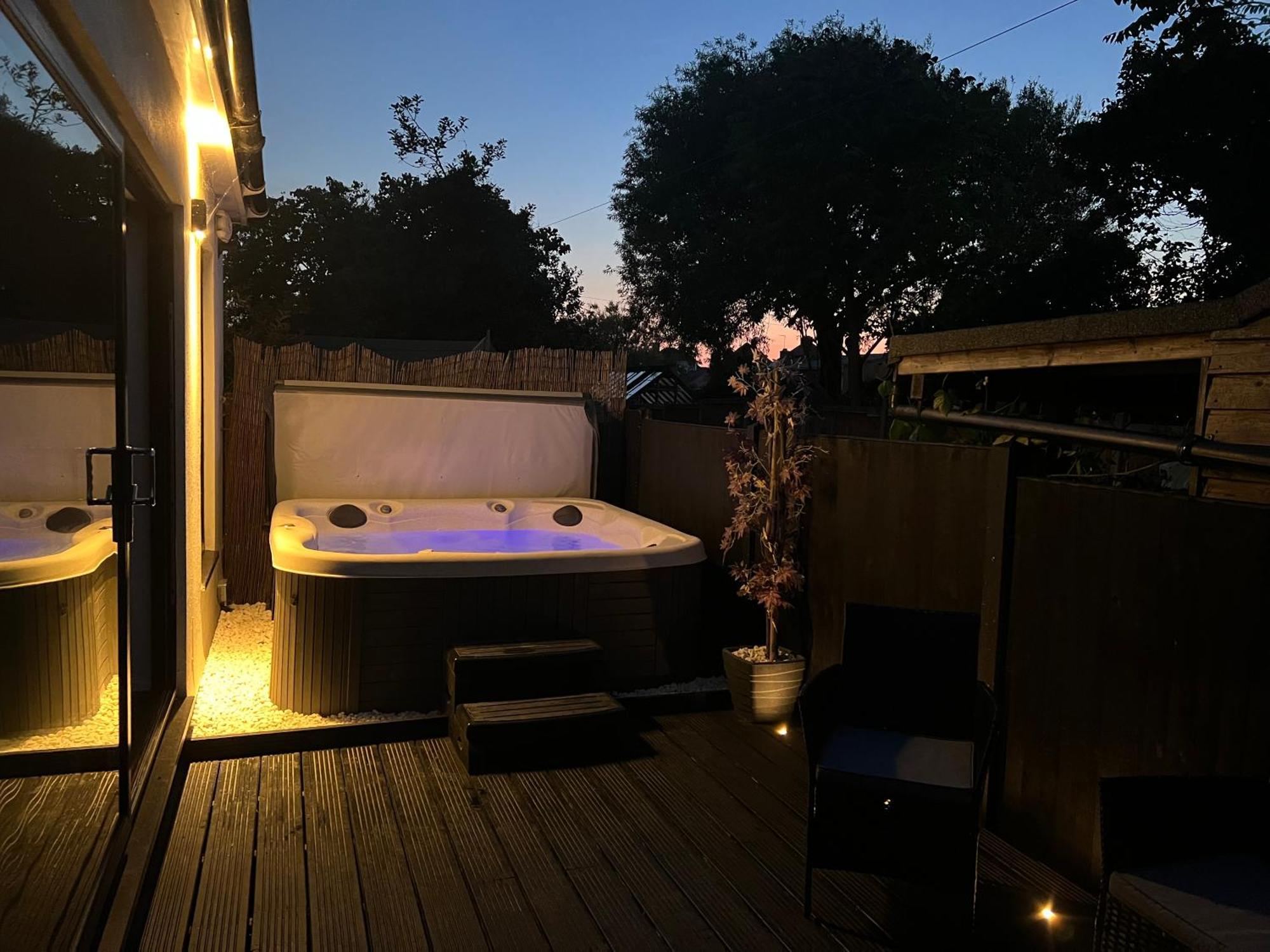 The Broadway Beach House With Hot Tub Herne Bay Extérieur photo