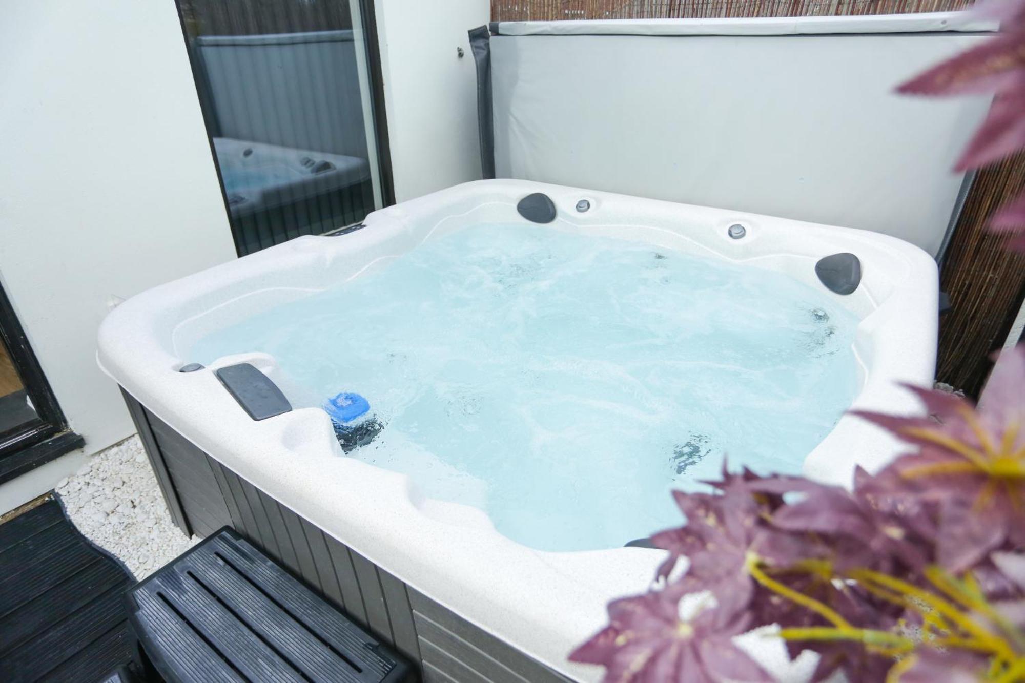 The Broadway Beach House With Hot Tub Herne Bay Extérieur photo