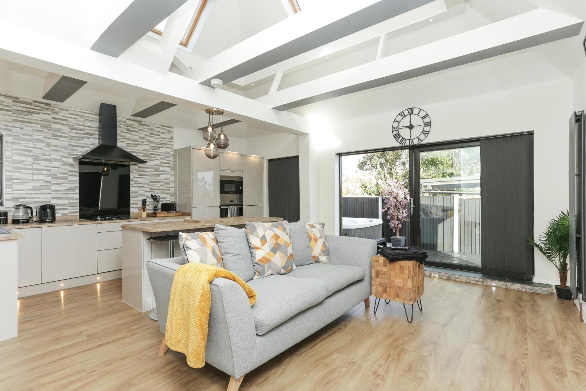 The Broadway Beach House With Hot Tub Herne Bay Extérieur photo